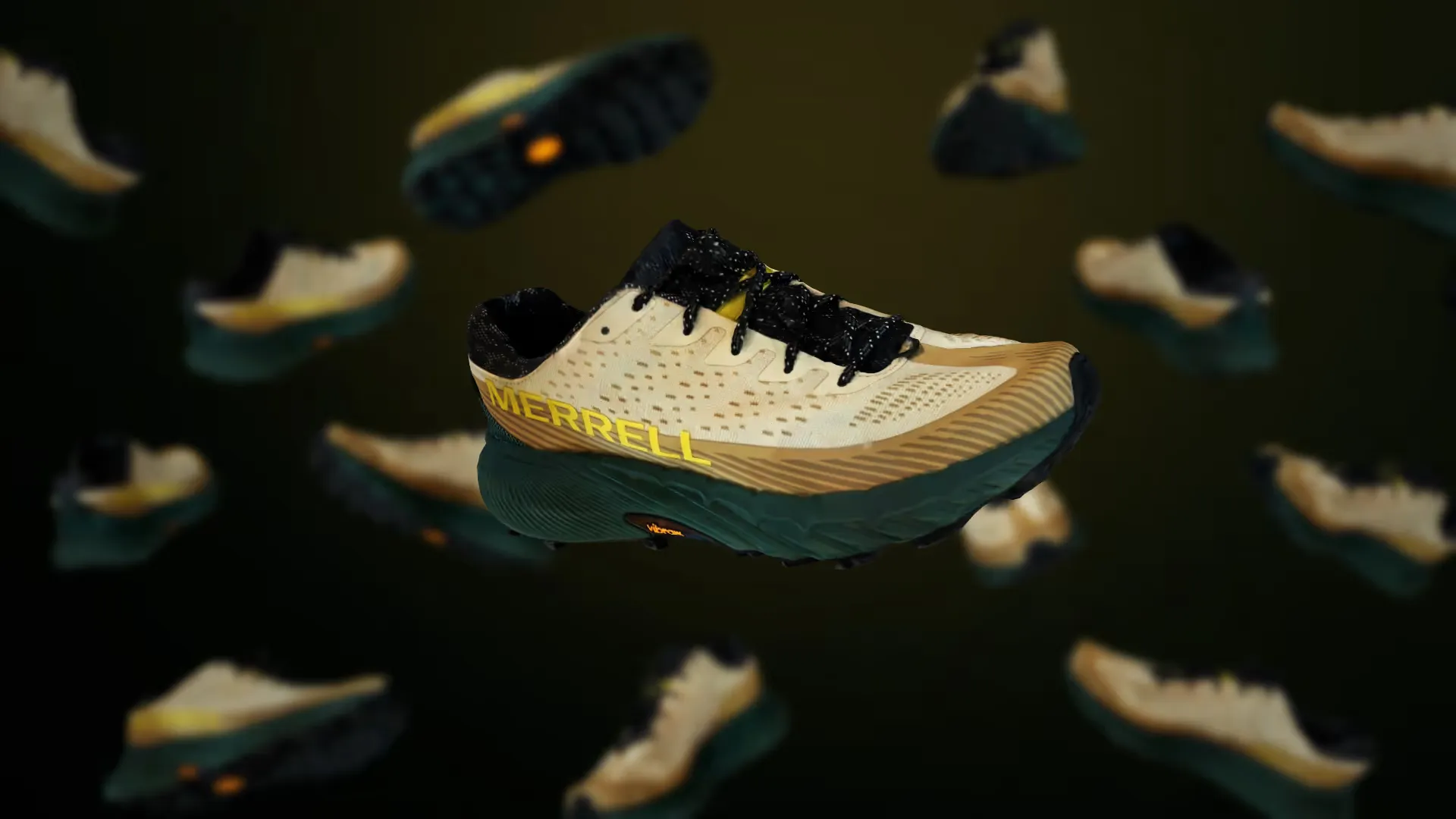 Een Merrell-loopschoen zweeft centraal, omringd door kleinere schoenen